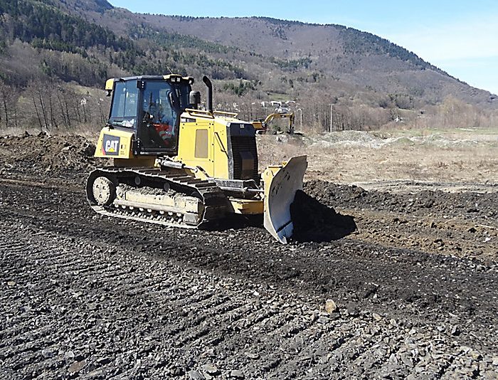 Track type tractor CAT D6K / D4 LGP clearing up construcation area